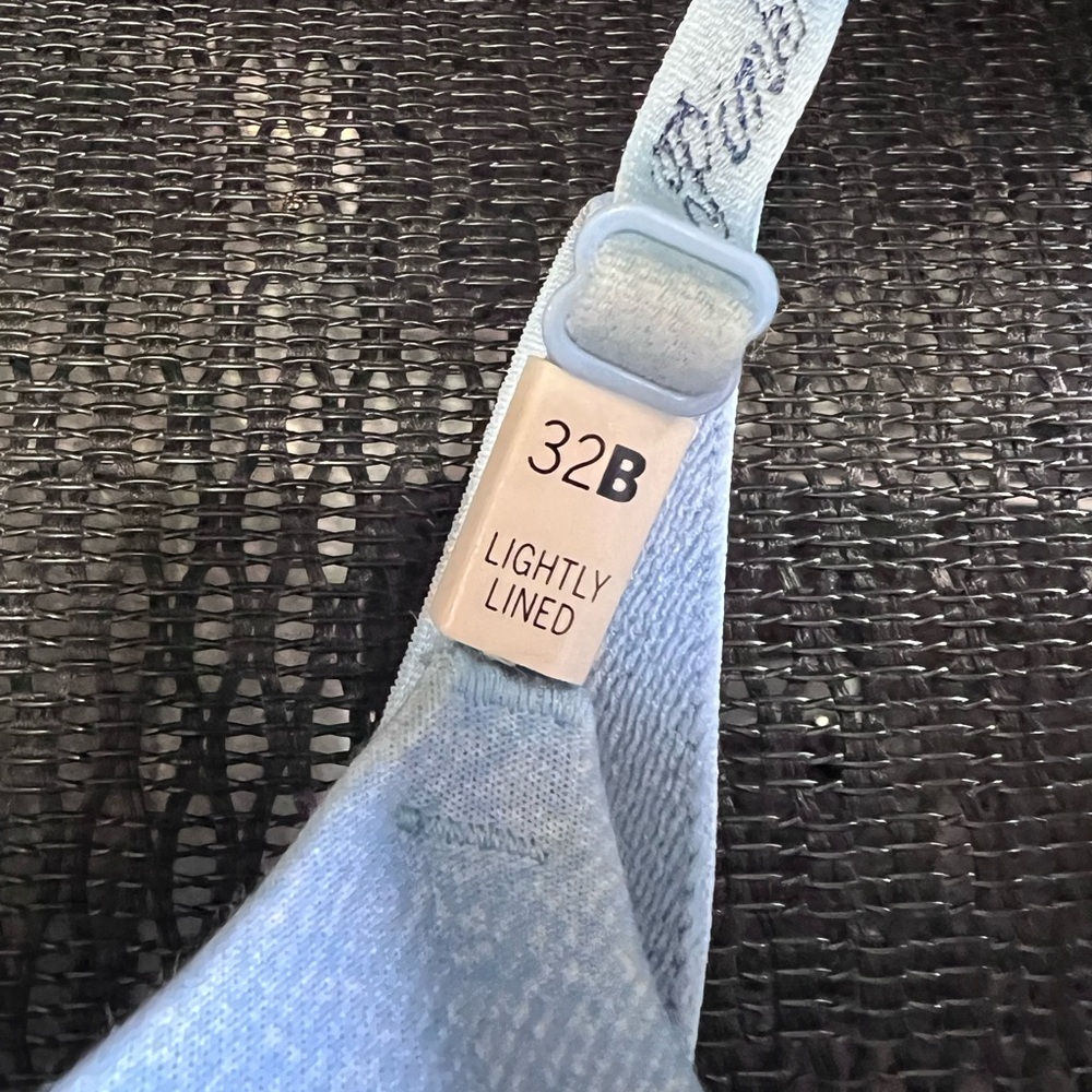 Victoria's Secret Lightly Lined Light Blue Bra - Picture 3 of 4